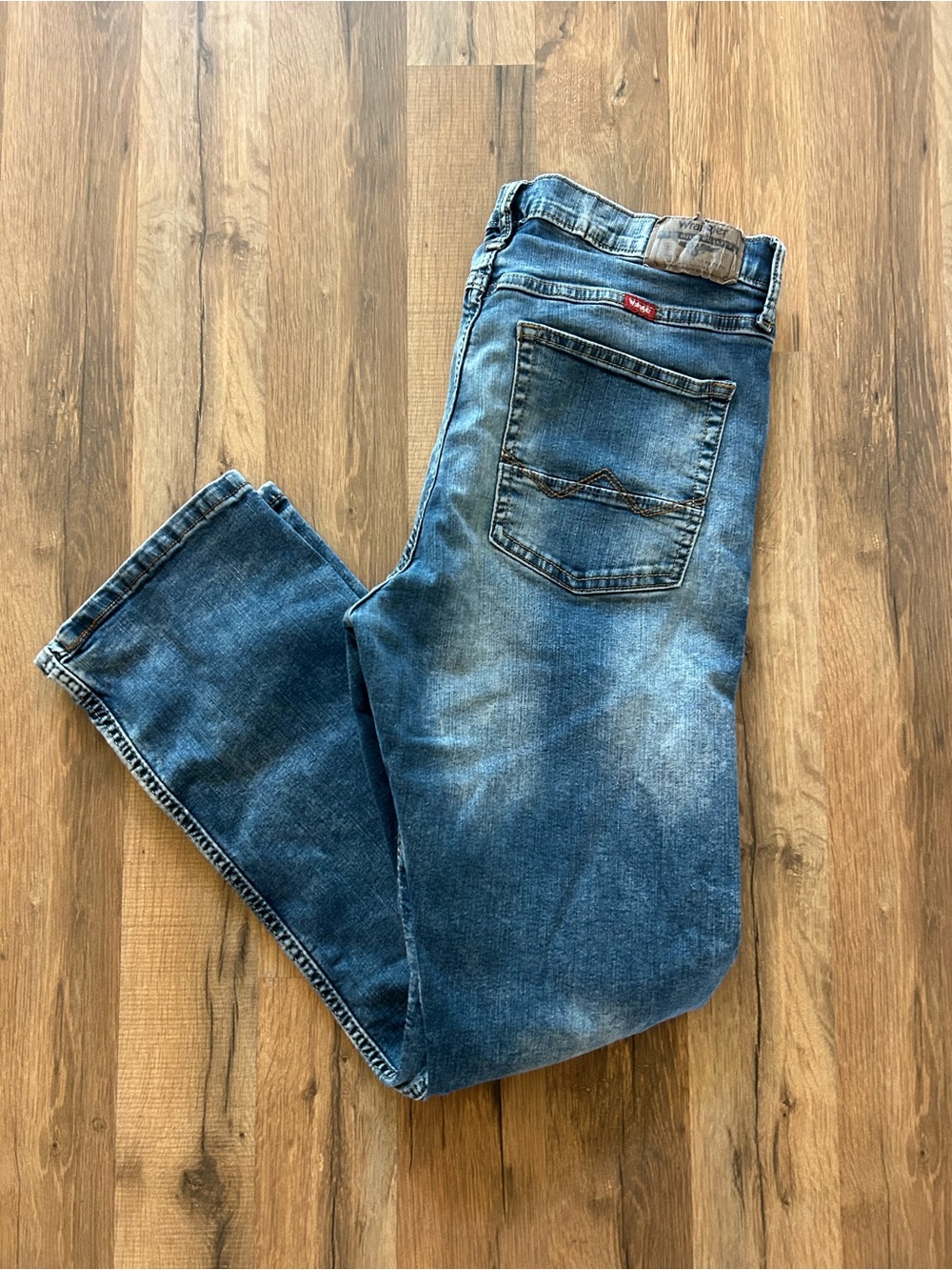 Wrangler Men's Blue Slim Straight Jeans